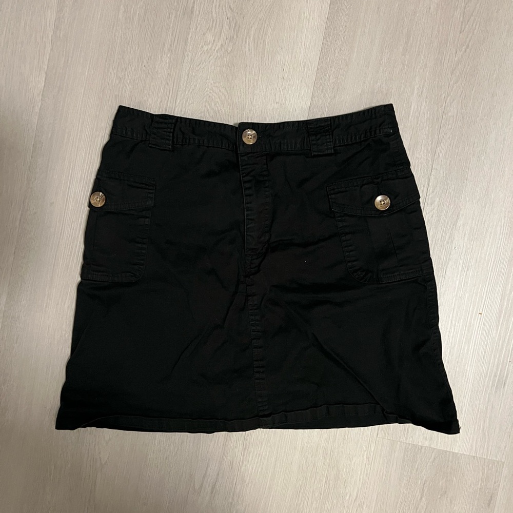 Black Button-Accent Cargo Skirt